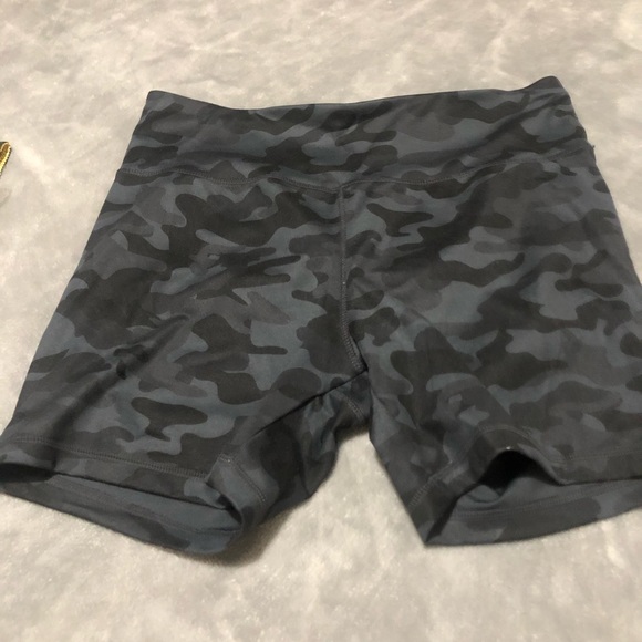 Two piece women’s yoga workout shorts extra large New - Picture 3 of 5